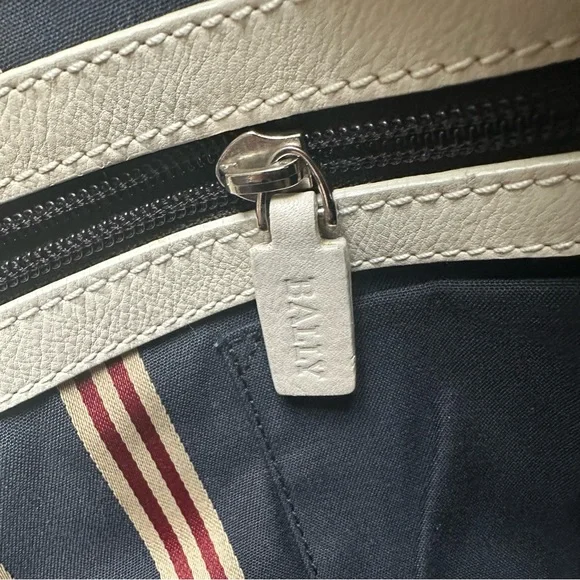 Bally White Large Leather Red stripe Shoulder Bag - Picture 7 of 9